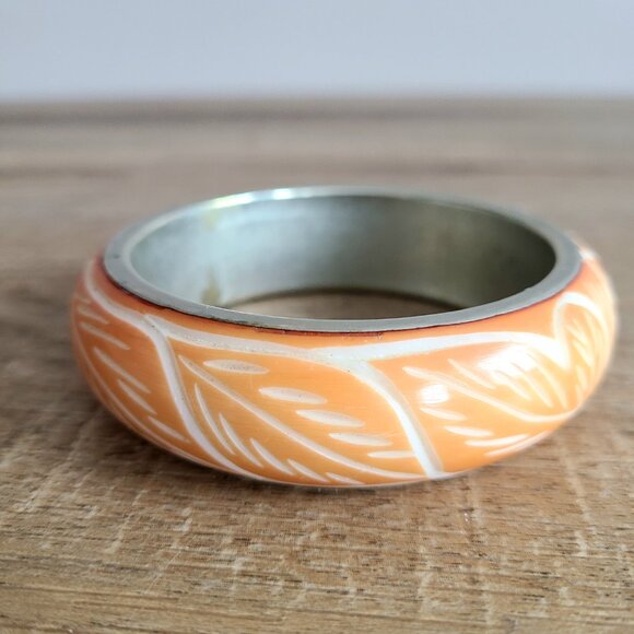 Carved floral chunky bracelet/bangle with metal base. - Picture 3 of 6